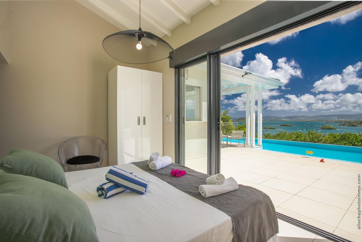 Location_Villa_Les_Trois_Ilets_Martinique_chambre vue piscine 2